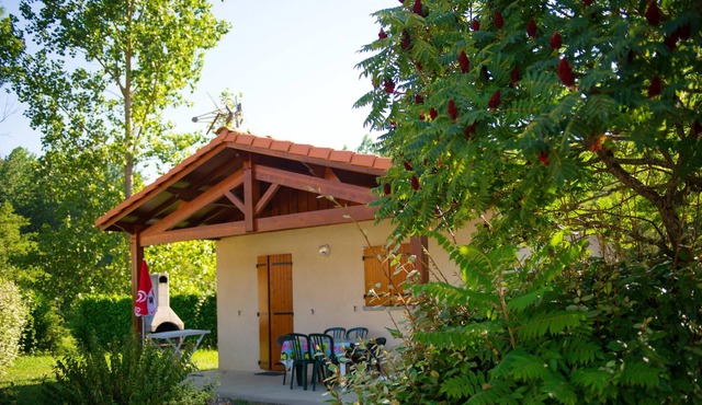 Homerez - Beautiful house for 6 ppl. with shared pool and terrace at Estang in Estang