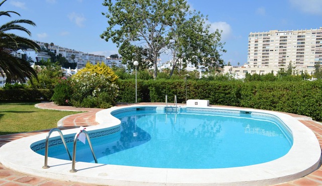 Homerez - Spacious house for 4 ppl. with shared pool and terrace at Benalmádena