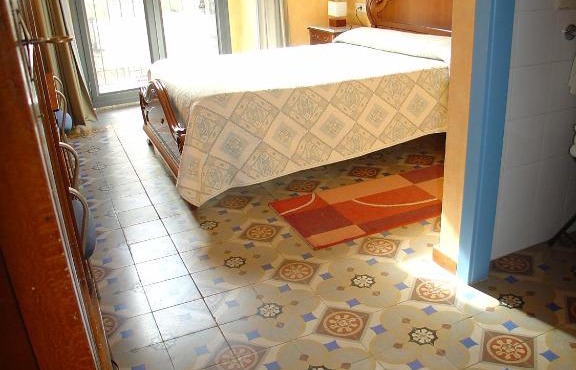 Hostal Adarnius