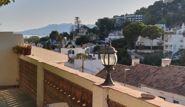 House in Pedregalejo, with a terrace overlooking the sea and an interior courtyard with a BBQ