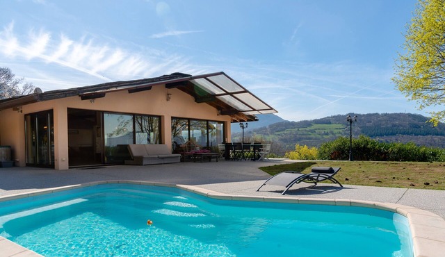 House 'Maison individuelle' with pool, jacuzzi and sauna in Saint Jean d'Arvey