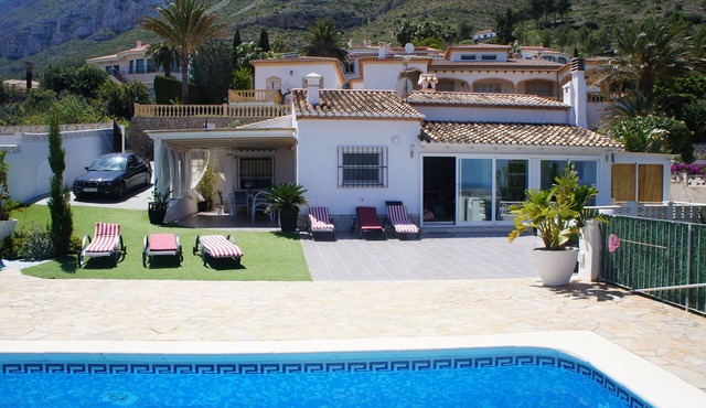 House with panoramic views towards the sea and mountains