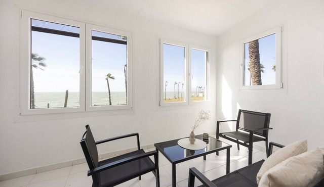 Isla Verde Suite: Premium Retreat Near Chipiona