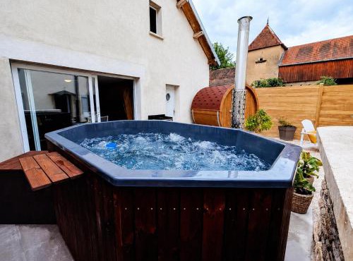L' Ecrin de Suzanne-Maison de 180M2 avec sauna et bain nordique privatifs in Ray-sur-Saône