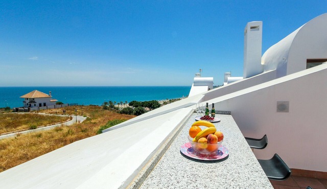 La Cala townhouse, beach 400 m, roof terrace, BBQ