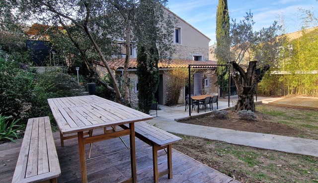 La Maison St Nicolas Dans son Coin de Nature in Châteauneuf-du-Rhône