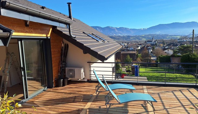 La Montagnette - With a terrace overlooking the mountains in Entrelacs