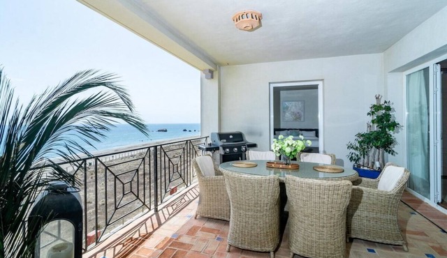 LAP- 3 bed apartment on the beach. Families only