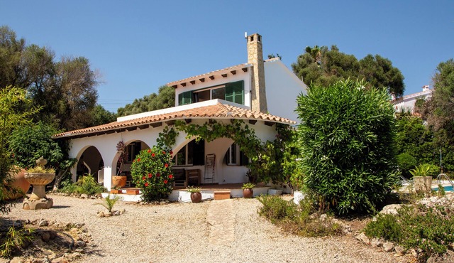Large private pool, free WiFi, tranquil and private, perfect for isolation