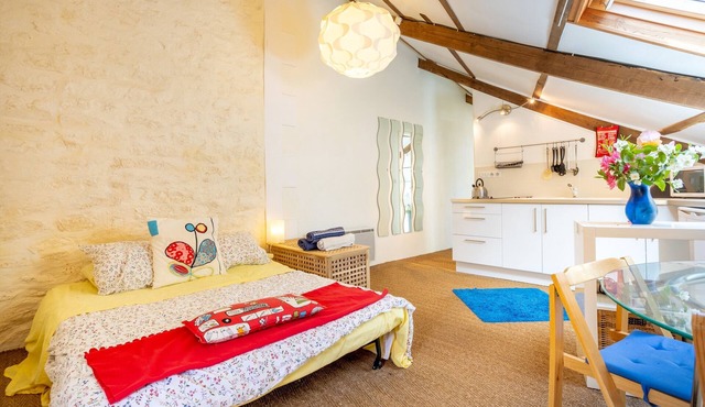 Le Petit Studio Apartment with Shared Garden and Wi-Fi in Riec-sur-Bélon