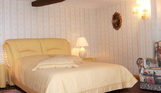 Le Relais Des Hirondelles Guest Room – Camélia with Garden Access in Chaumont-en-Vexin
