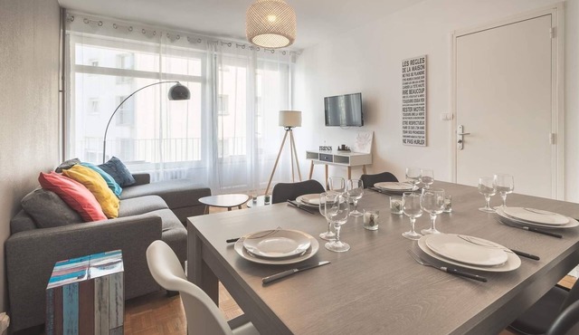 Le Repaire : Hyper center, 3 bedrooms, Balcony & Parking in Le Mans