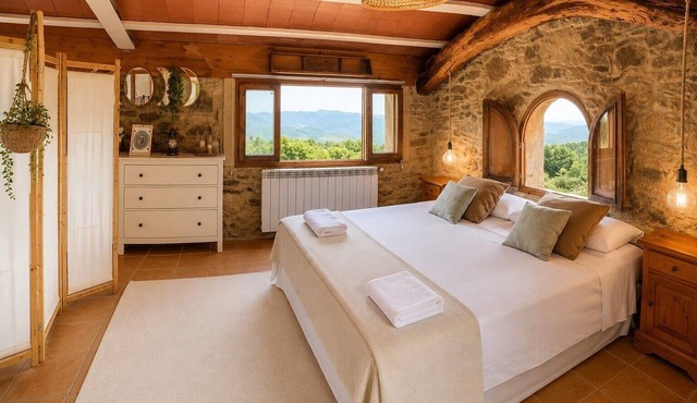 Les Golfes · Rural Loft with Valley Views