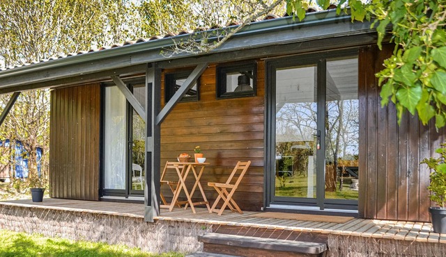 Look forward to unforgettable nature experiences in this inviting vacation home with pool access. in Queyrac