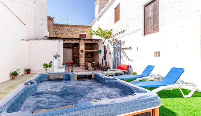 Lovely home in Padul with WiFi