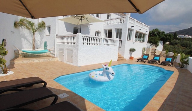 Lovely villa with private swimming pool, completely air conditioned and WIFI