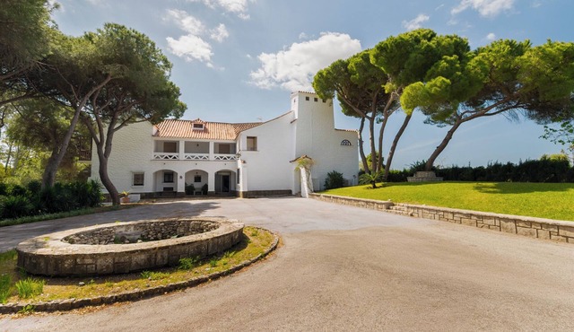 Luxurious finca with swimming pool near the beach.