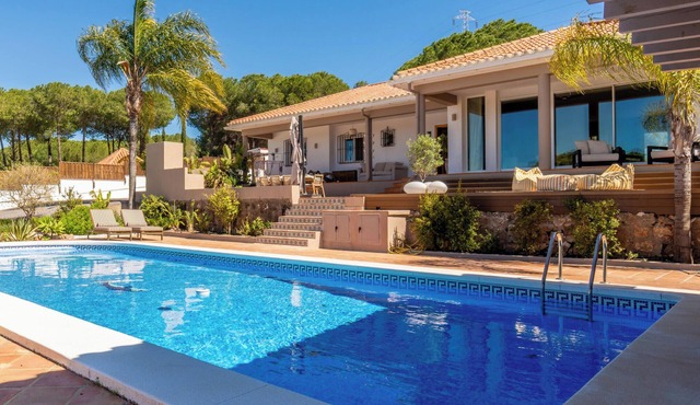 Luxury Stay with Guest House - Pool - Gym & Sauna