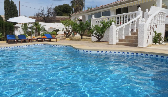 Luxury, sunny 3 Bedroom, private pool, BBQ dining area, WIFI, full AIRCO, VIEW!
