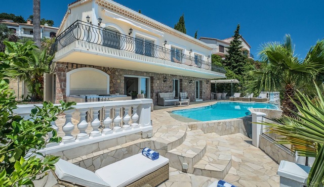 Luxury Villa with Sea Views in Saint-Raphaël