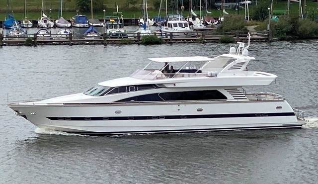 Luxury yacht in marina de Badalona. Price for overnight stay in the whole yacht.