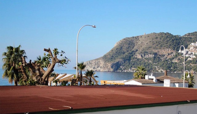 Magdalena 1st. Spacious apartment in the center of La Herradura bay