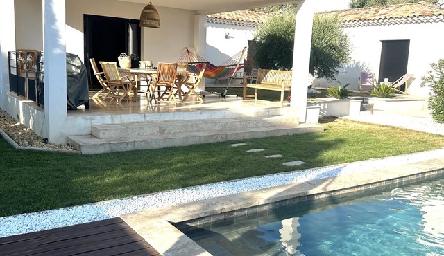 Maison Avec Piscine en Pleine Provence in ST DIDIER