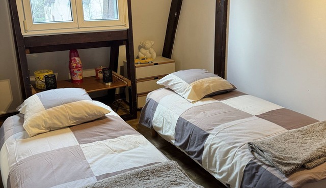 Maison de Ville Cosy en Bordure D'un Grand Lac, Proche Paris et Toute Commodité in Évry-Courcouronnes