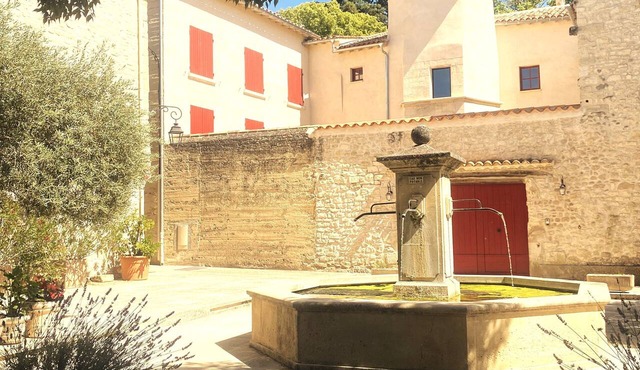 Maison des Mollets. Ideal for families, cycling and hiking groups in Provence. in Saint-Didier