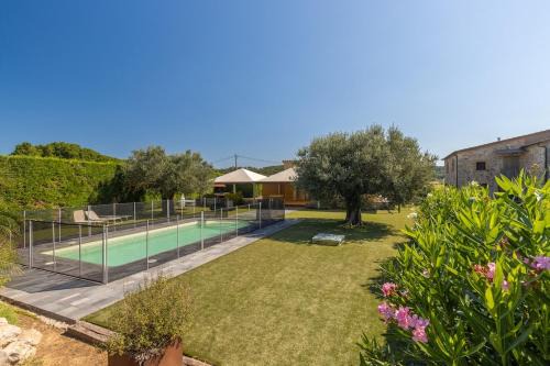 Mas Font - Casa rural con piscina privada y jardín a 10min de Girona