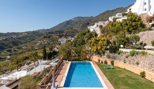 Modern 2-bedroom Frigiliana apartment with pool