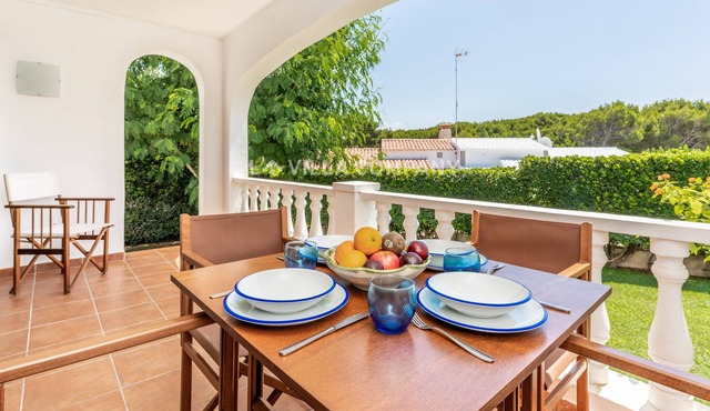 Modern apartment with pool, 5 min walk to beach, free WIFI