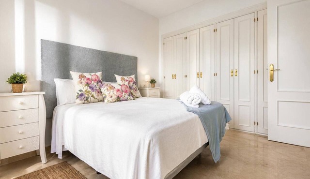 Modern bungalow 20m from beach with air conditioning and Wi-Fi