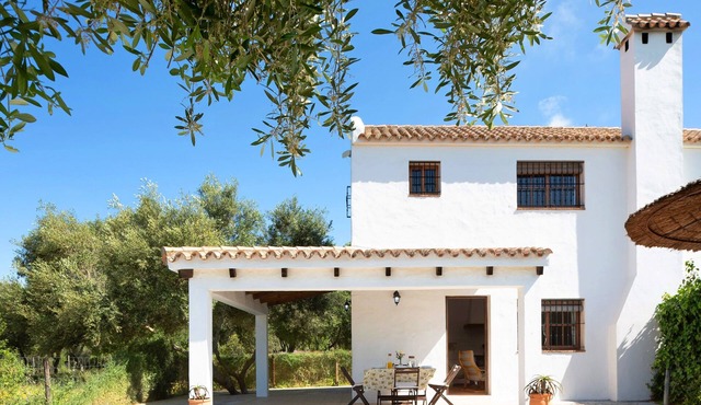 Modern Holiday Home "La Quinta de Maria Luisa 1" in Idyllic Location