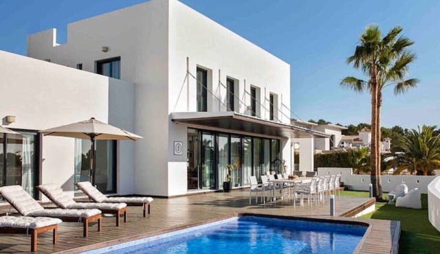 Modern Luxury Villa - 5 brm, heated pool, sea views, gym in Calpe