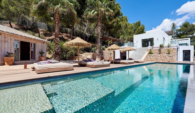 Modern luxury villa with stunning views with pool and in an excellent location