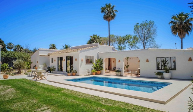Moderne Villa im Ibizastil in Jávea nur Wenige Fahrminuten vom Strand Entfernt