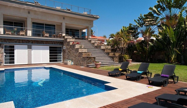 Nice apartment in villa for 12 guests with WIFI, private pool, TV and patio
