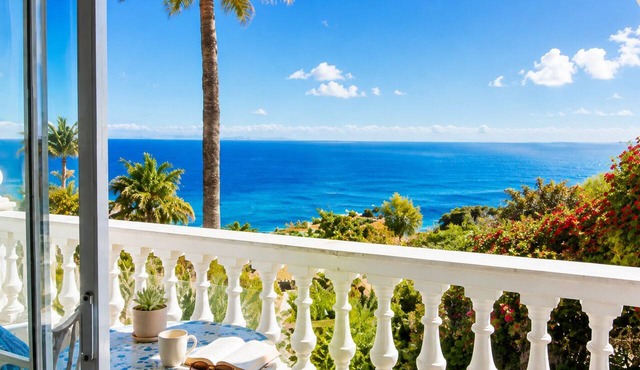 Panorama Studio with Stunning Ocean View & Indoor Pool