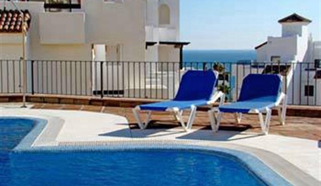 Penthouse in La Alcaidesa with Great Views, Shared Pool, A/C & Wi-Fi