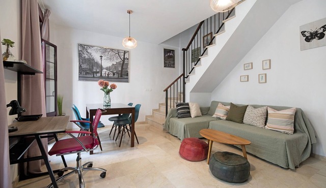 Pet-Friendly Holiday Apartment with Shared Rooftop Terrace & Wi-Fi