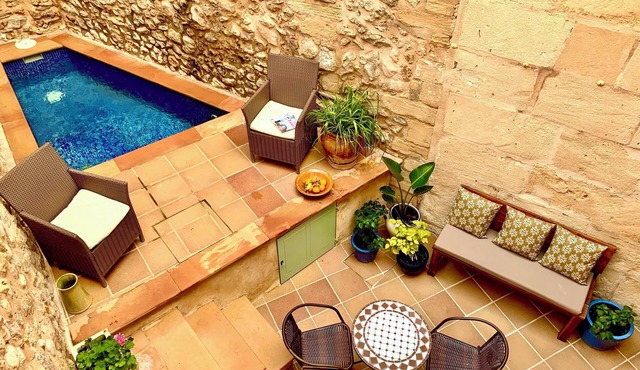 Pet-Friendly Holiday Home 'Casa Romana' with Mountain View, Pool & Wi-Fi