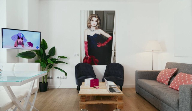 Pompidou Boutique Apartment with Terrace 1A