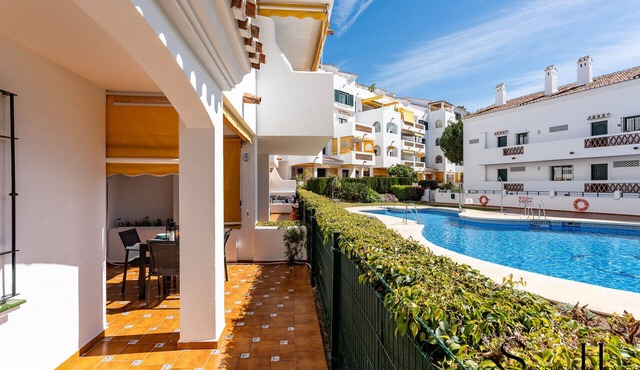 Poolside 2 bedroom apartment sunny retreat REF052