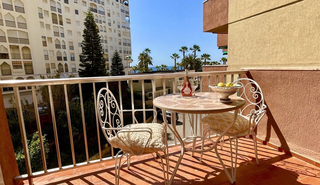 Pretty 1 bed apartment next to the beach