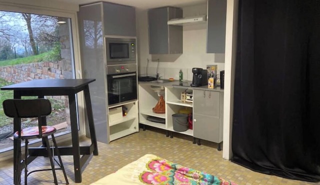 Private studio in the countryside, located in a local resident's home in Cordemais
