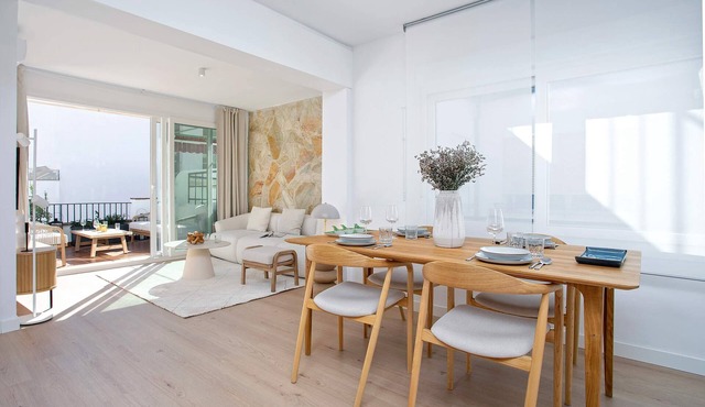 Private Terrace & Views. Manriquez