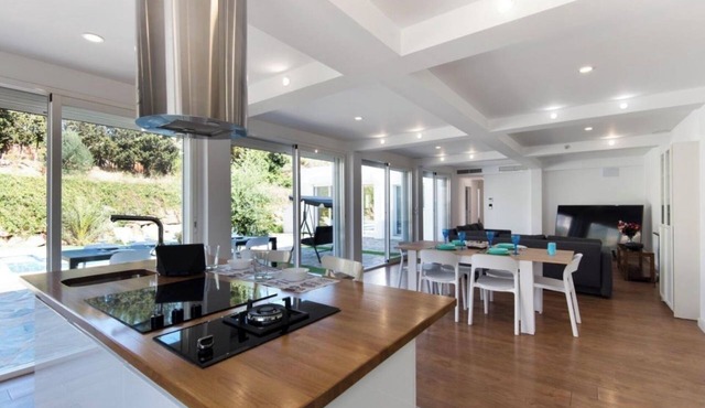 Private Villa Swimming Pool + Golf + Beach + Park
