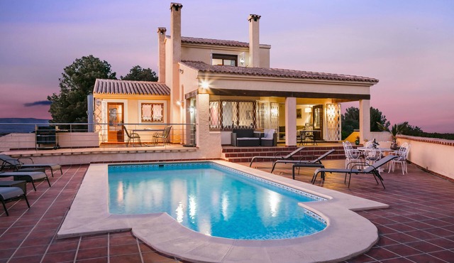 Private Villa, Heated Pool (optional extra)& AC. Stunning Views.