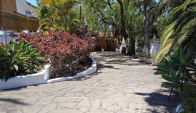 Quiet house with Garden, Porch and Paddle Court.